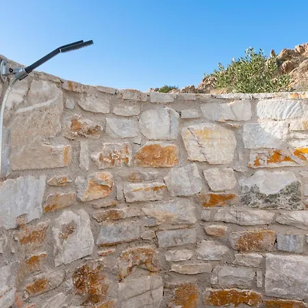 Mont' Rock 3 Posidhonia (Syros)